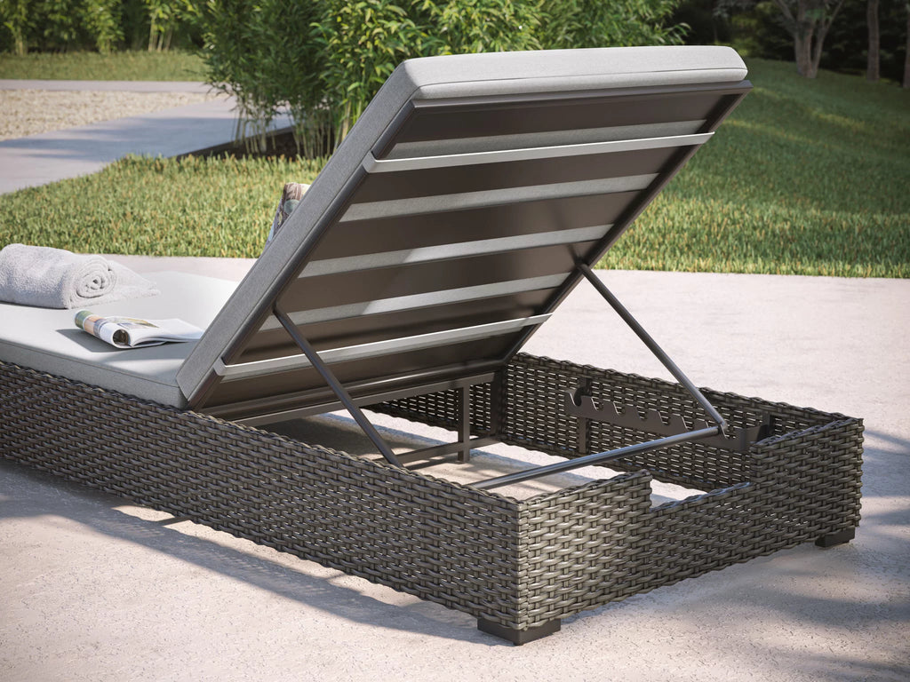 Brown Rattan Outdoor Chaise Lounge C726